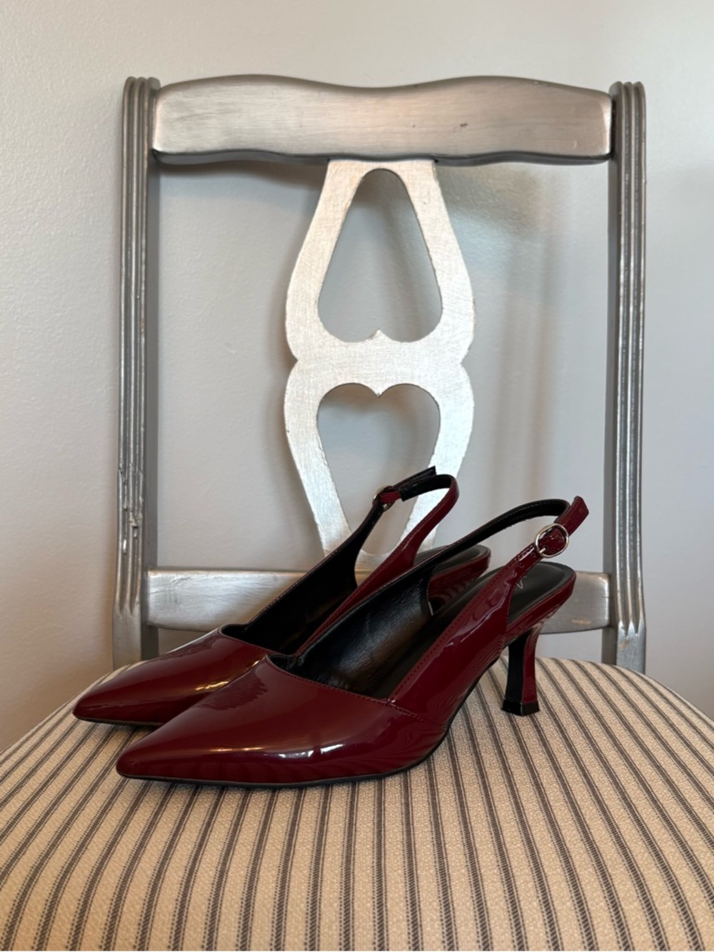 Mostrin Women's Burgundy Slingback Kitten heels. Size 7.